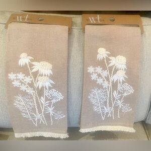 Elegant Floral Embroidered Linen “Daisy” Tea Towels
